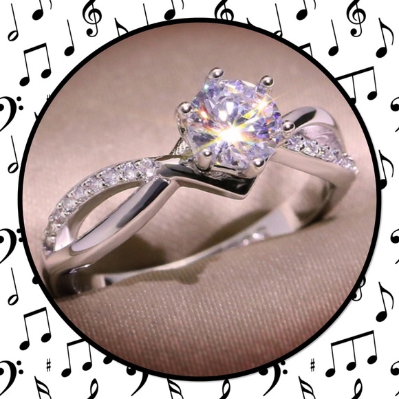 ❄️New❄️Beautiful Round Brilliant CZ cut 925 Ring❄️ - Picture 2 of 3